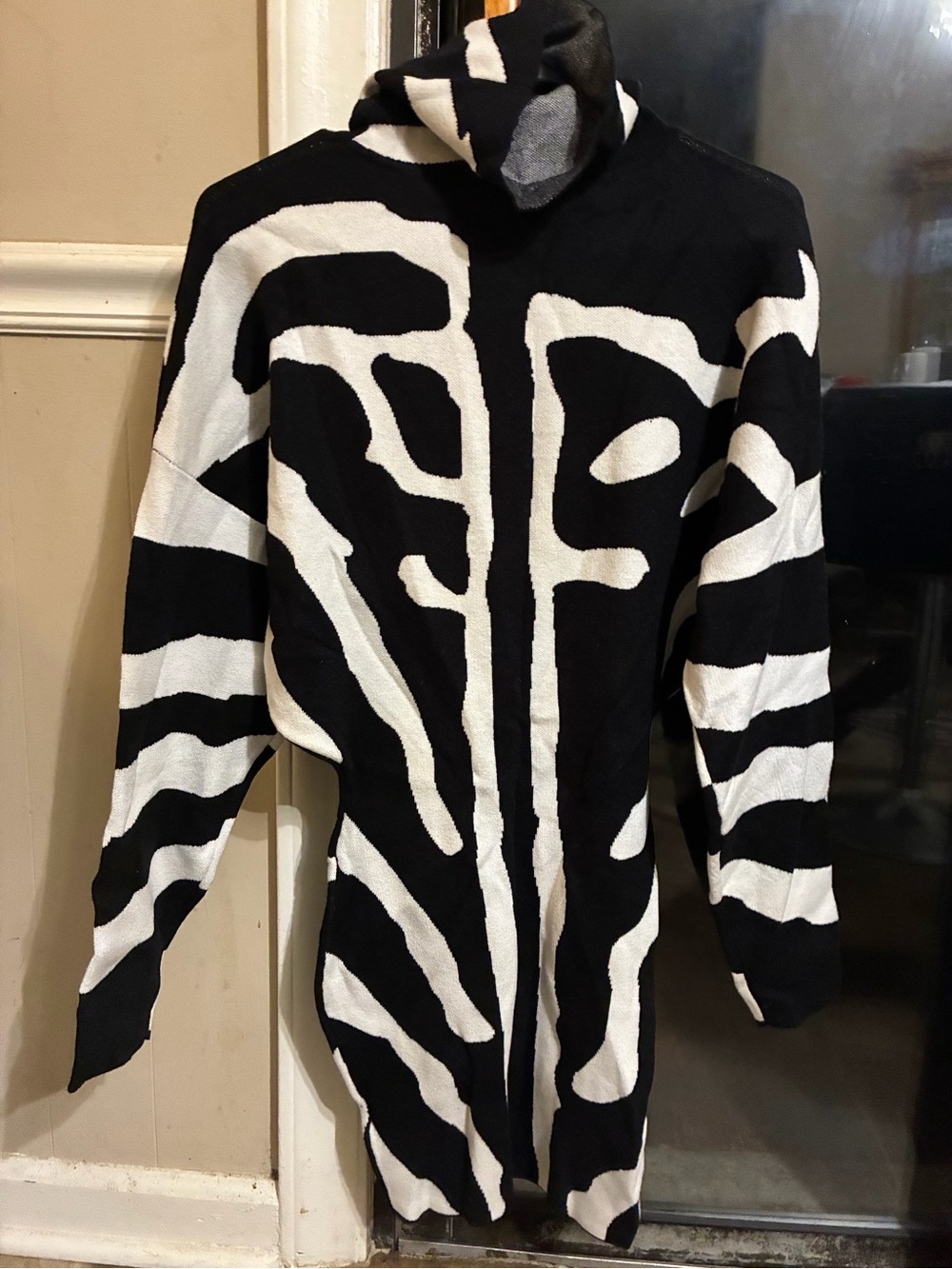 Black & White Graphic Long-Sleeve Dress - Women